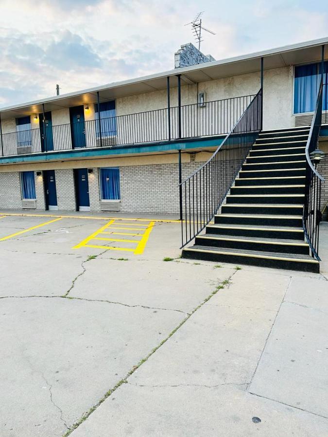 Travel Inn & Suites Emporia Εξωτερικό φωτογραφία