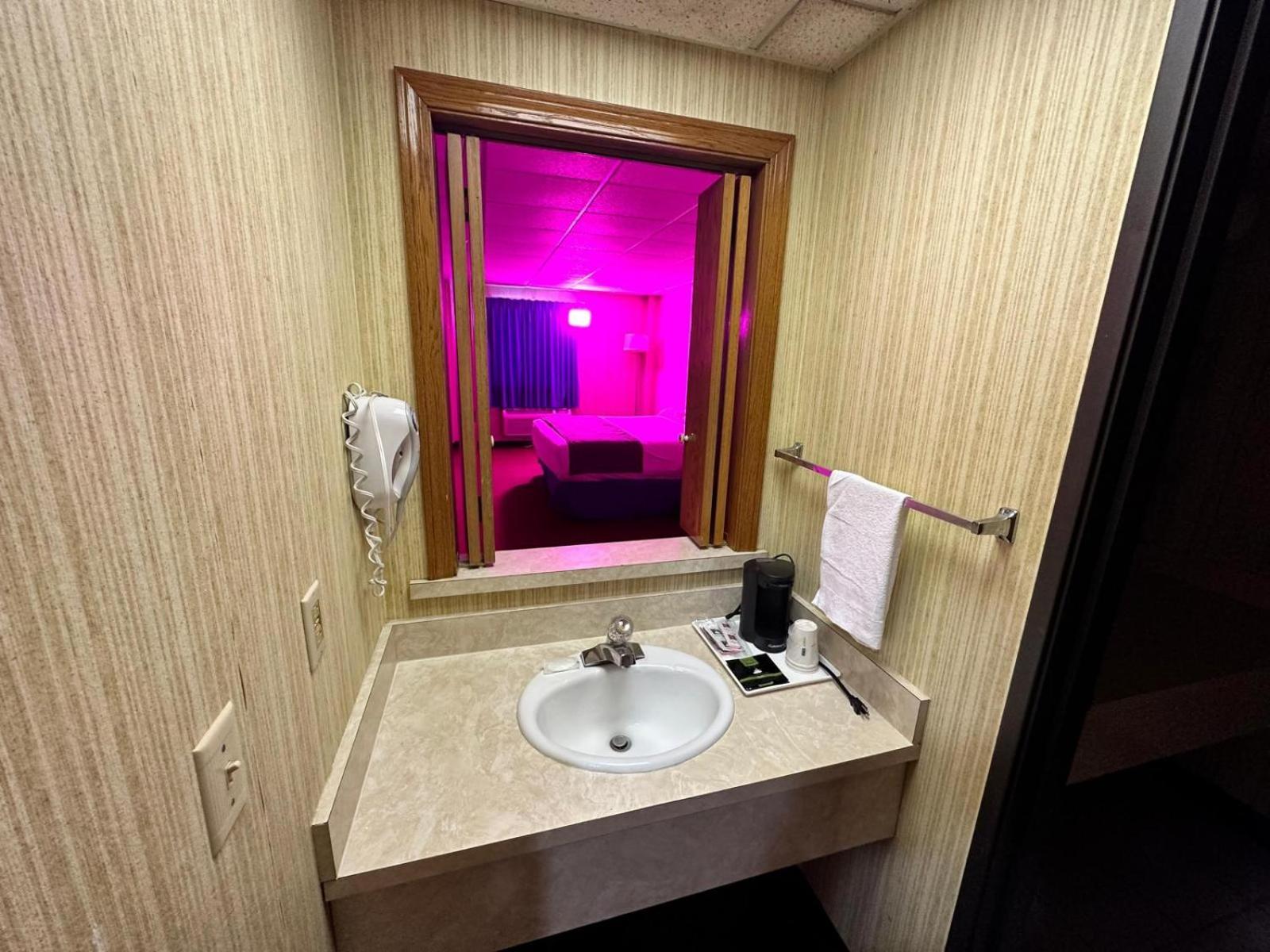 Travel Inn & Suites Emporia Εξωτερικό φωτογραφία